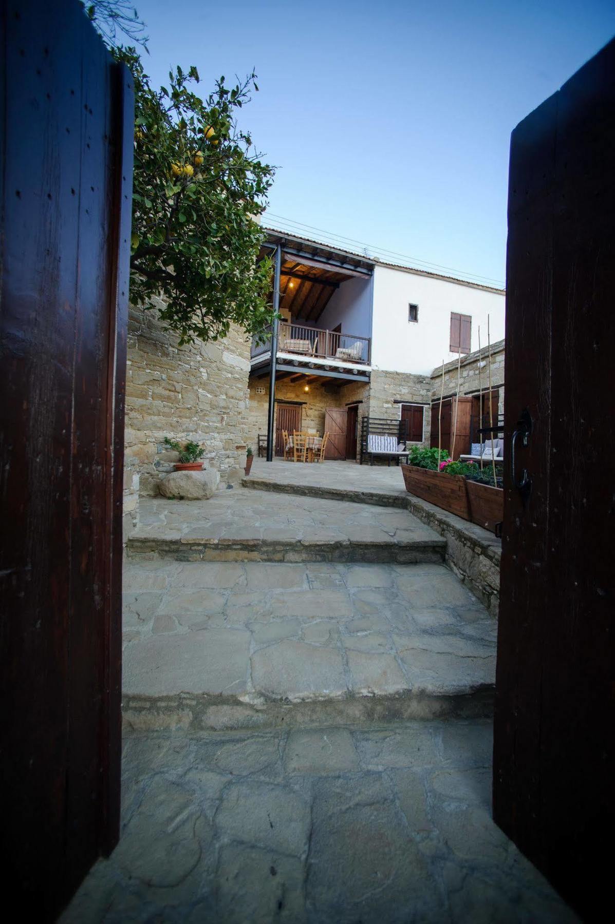 Teacher'S House Maroni Exteriér fotografie